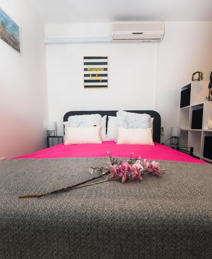Apartments Mary & Free Parking 罗维尼 外观 照片