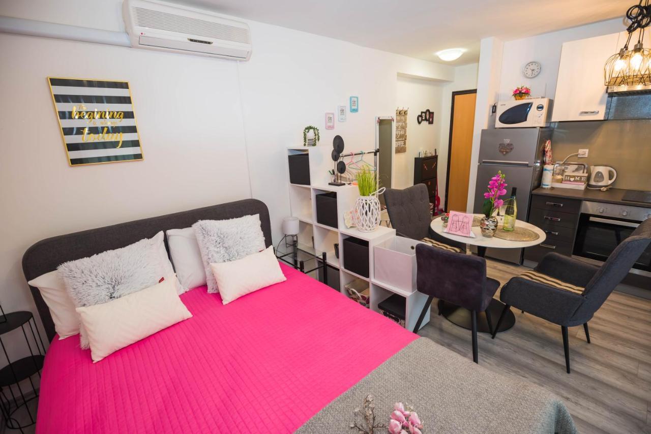 Apartments Mary & Free Parking 罗维尼 外观 照片